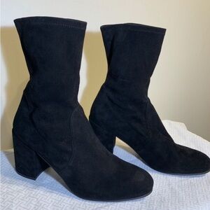 Stewart waitsman suede black boots. 10.5. Supercomfy‌‌‌‌‌‌‌‌‌‌‌‌‌‌‌‌‌‌‌‌…‌‌